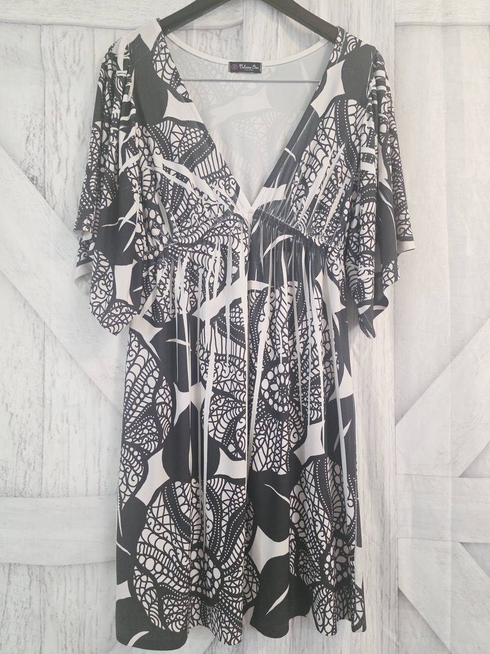 Volume One Juniors White and Grey Floral Midi Dress XL